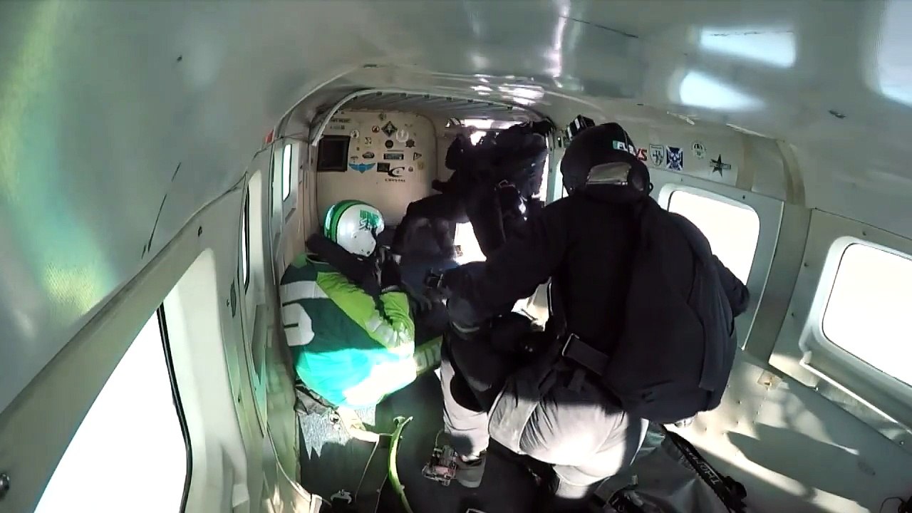 US.Daredevil lands in a net from 25,000ft,,,