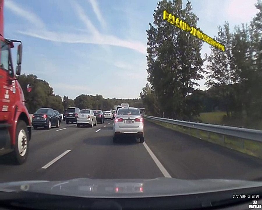 Empêcher des automobilistes de doubler par la bande d'arrêt d'urgence