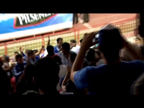 QUINTEROS RECIBIDO POR HINCHAS DE EMELEC
