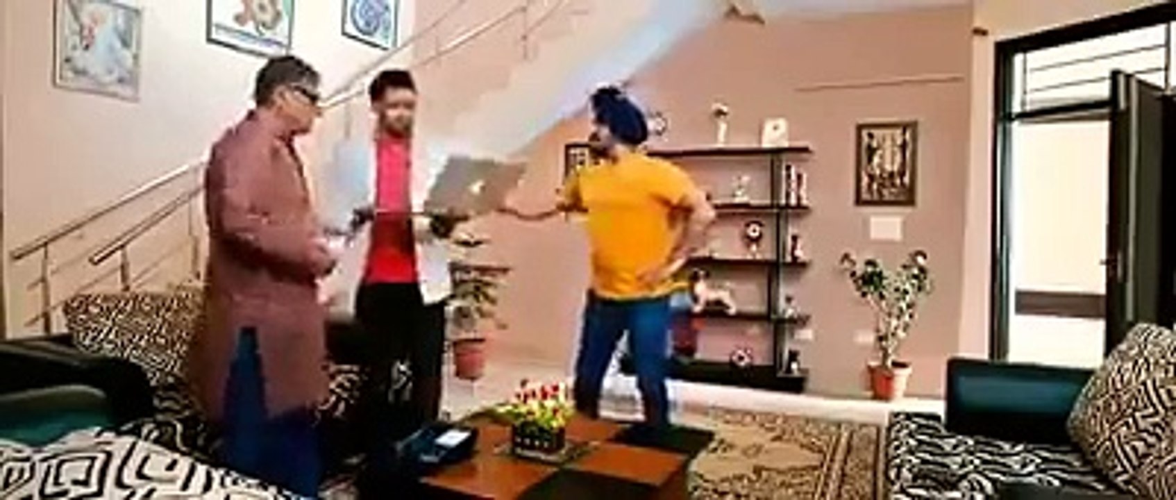 یہ پنجابی سین چیک کرو۔۔۔