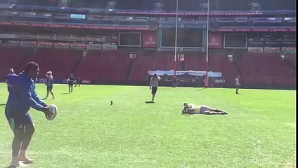 Waisake Naholo claque un drop de 50 mètres pieds nus