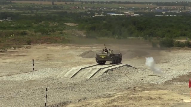 L'armée russe à ses propres JO: avec du biathlon en tank...