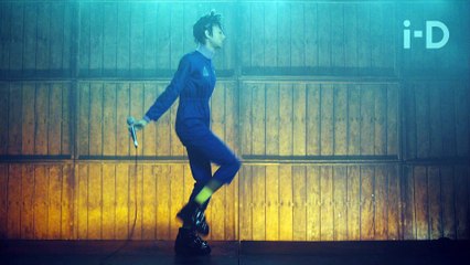 Willow Smith - Why Don't You Cry (Official Video)