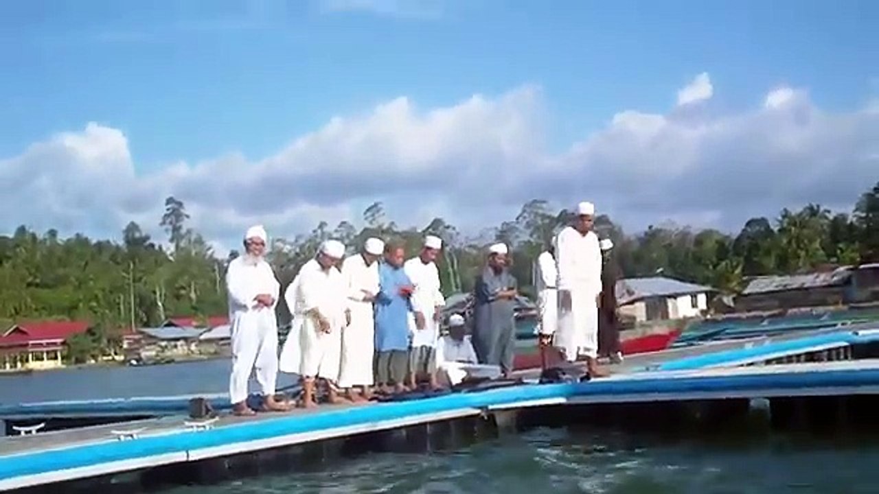 رجال خرجوا في سبيل الله عزوجل_ويؤدون الصلاة على المناطق السياحية_جماعة الدعوة وا