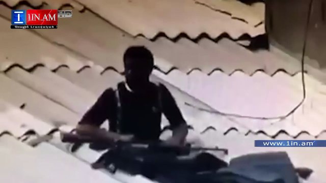 Видео со снайпером на крыше здания ППС в Ереване