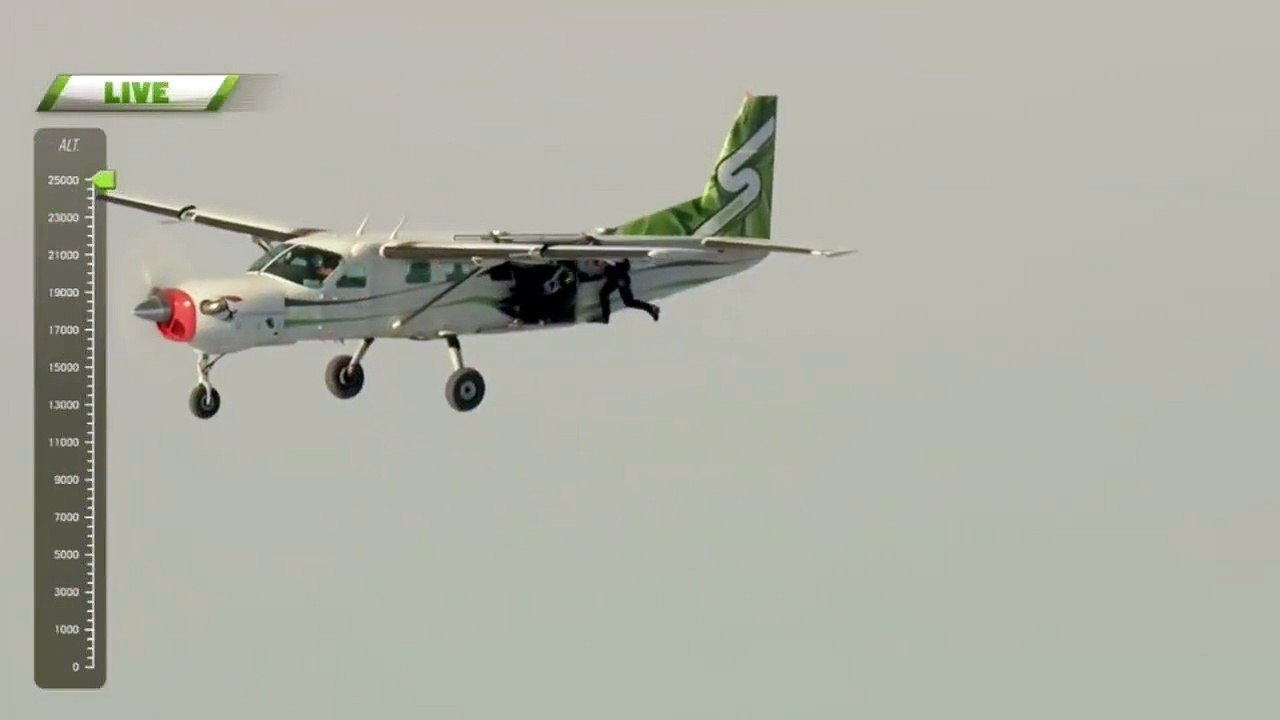 Défi de malade, il fait un saut en chute libre sans parachute et s'en sort indemne!