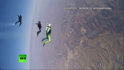 Sauter à 7000 m d'altitude sans parachute ! buzzpart.com