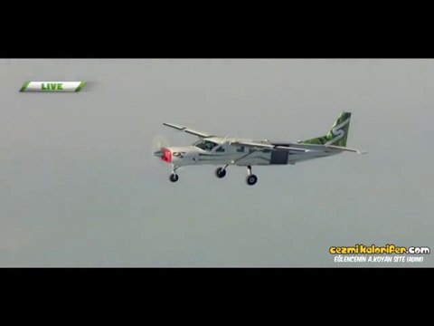 7500 Metre Yükseklikten Paraşütsüz Atlayan Adam