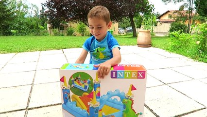 CHÂTEAU GONFLABLE ET DRAGON CRACHEUR D'EAU - Swan s'éclate avec Maman -)