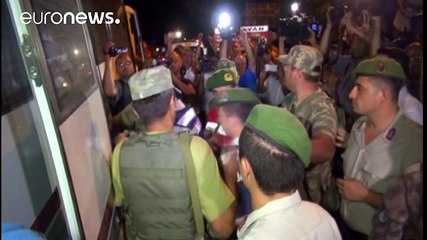 حملة اعتقالات جديدة في تركيا، واردوغان يتحدث عن تعديلات لمراقبة عمل القوات المسلحة