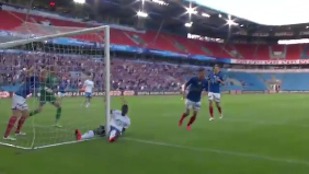 Amidou Diop Comically Hits The Post With His Manhood vs Molde!