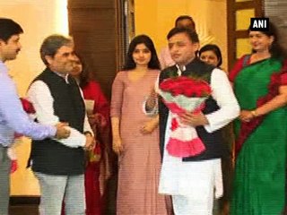 UP CM Akhilesh Yadav honours Vishal Bhardwaj with Yash Bharti Award