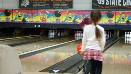 Le lancer de bowling le plus fou : gros suspens!