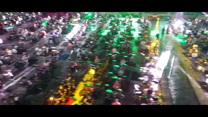 Reprise de "Rebel Rebel" de David Bowie par le plus grand groupe du monde !