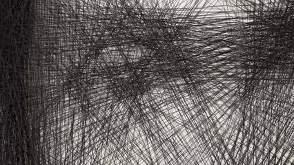 Un portrait de Jésus avec des centaines de ficelles tendues