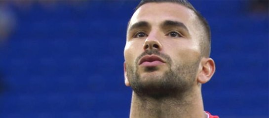 Quand Anthony Lopes chante... les deux hymnes nationaux !