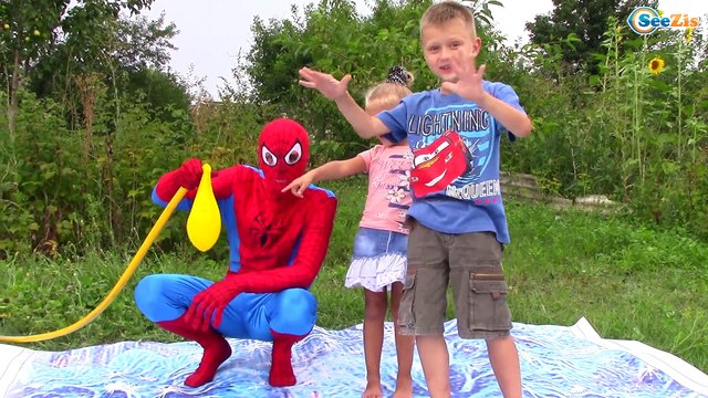 Челлендж Лопаем головой шарики с водичкой - Ярослава, Игорек и Spiderman PINHEAD BALLOON CHALLENGE