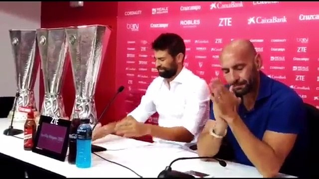 Coke : larmes et applaudissements pour son départ de Seville !