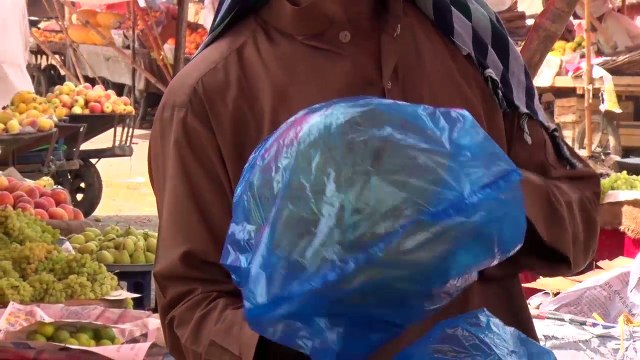 FRUIT MARKET BUYING AND SELLING