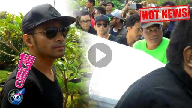 Gotong Peti Jenazah, Judika Antar Mike ke Peristirahatan Terakhir - Cumicam 02 Agustus 2016