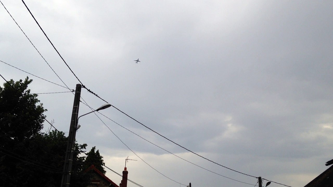 Avion décollant de la piste 2 d'Orly, durant les travaux 2016