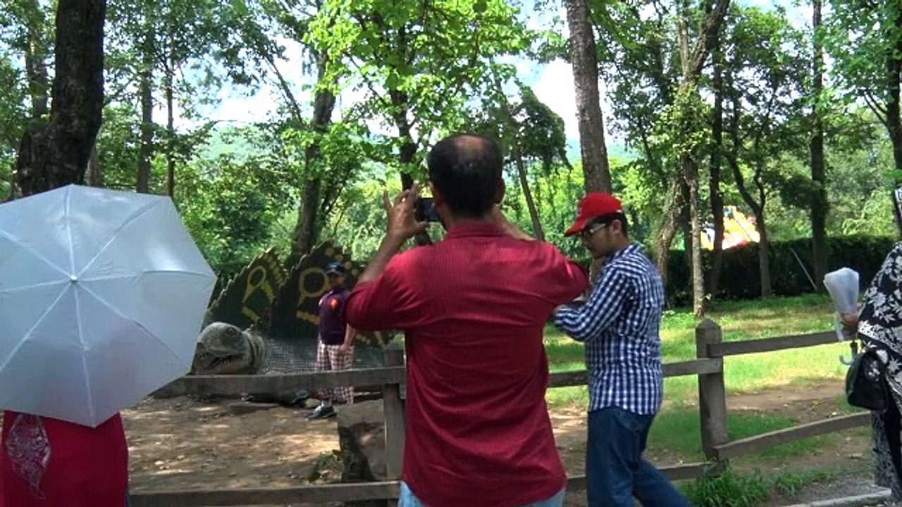 30_07_16_ZOO_DINOPARK_JAMAL_YASEEN_ISB-