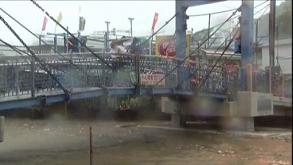 Typhoon Nida batters Hong Kong