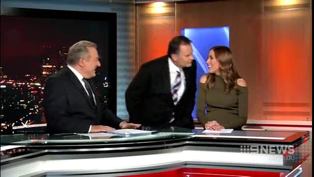 Un présentateur se prend un vent par une collègue en direct à la TV !