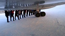 En Russie tu dois pousser ton avion pour décoller en hiver