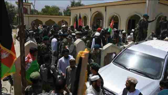 Unos 300 yihadistas mueren en la ofensiva afgana contra el EI