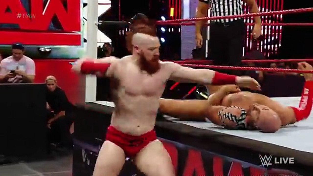 Cesaro vs. Sheamus_ Raw, Aug. 1, 2016