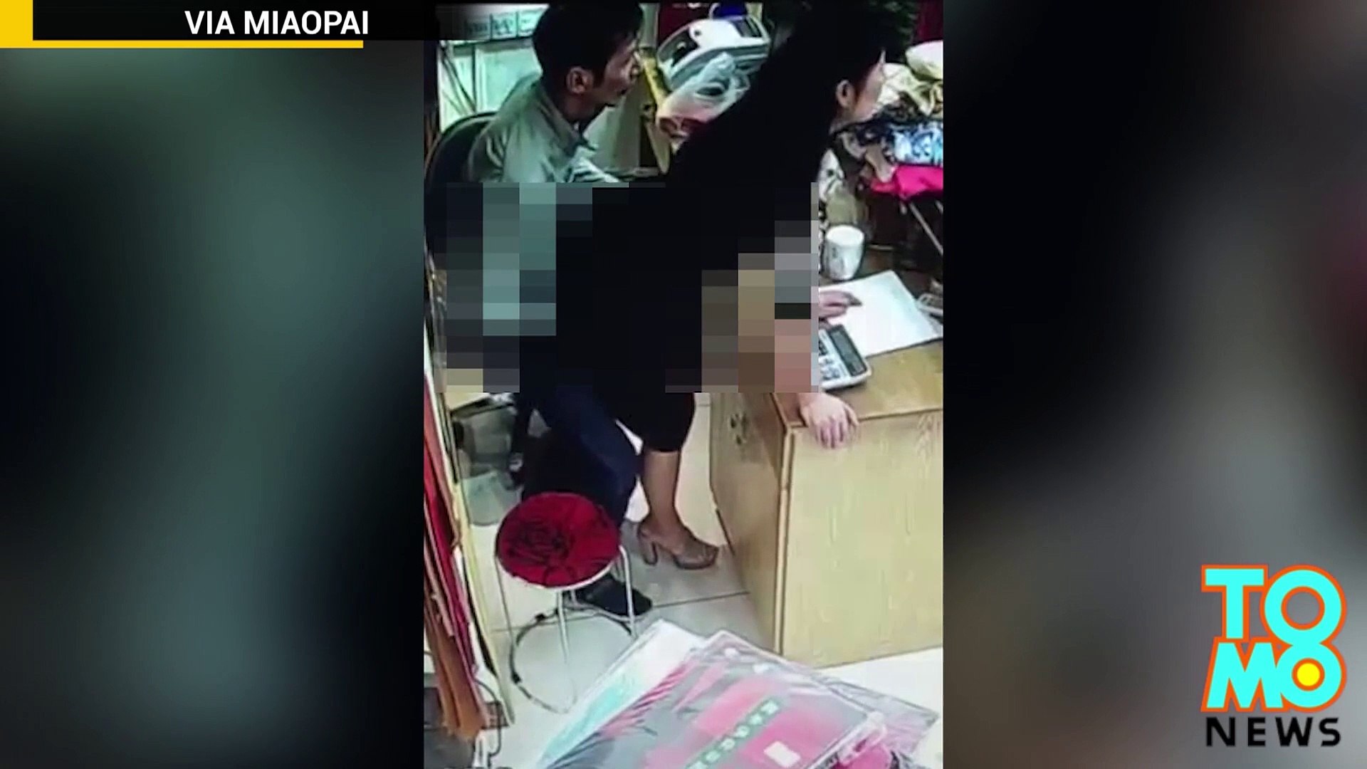Pemilik toko berhubungan seks dengan karyawan, terekam CCTV - Tomonews -  video Dailymotion
