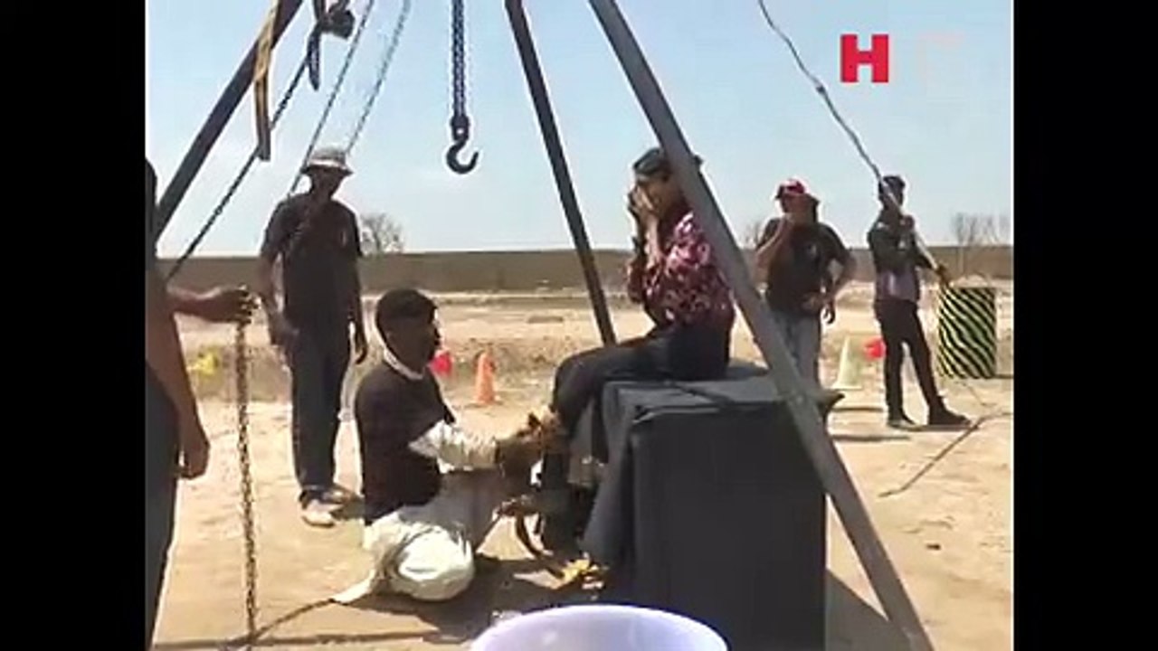 What Happen When A Snake Bites A Girl In Waqar Zaka Show