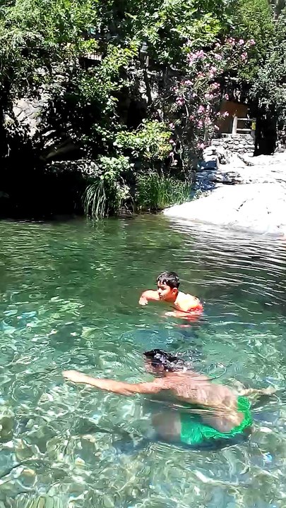 mıhlı musti yüzerken