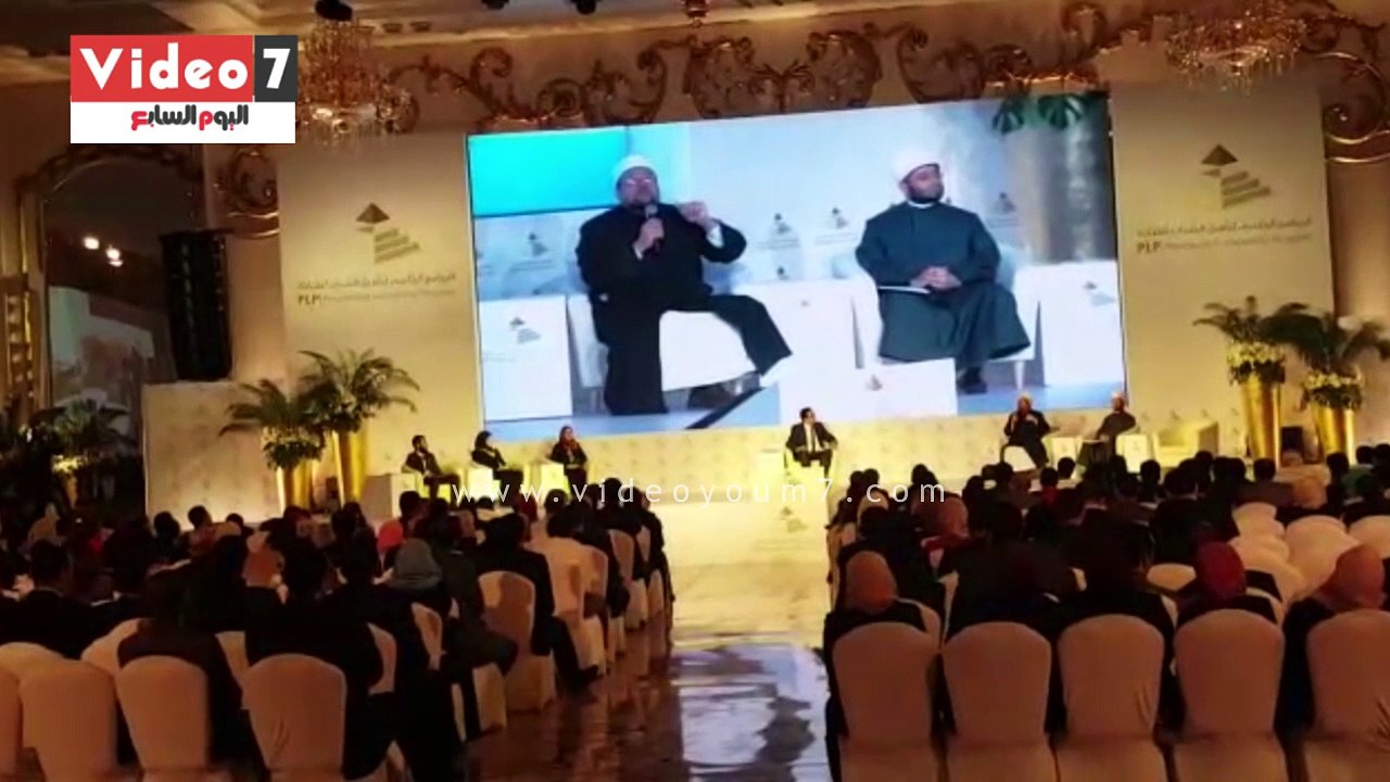 وزير الأوقاف: لا يوجد نص شرعى يمنع الخطبة المكتوبة.. والورقة "كنترول" للخطباء