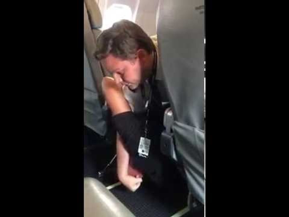 Pilot Tackles Unruly Man on Charlotte-Bound American Airlines Flight