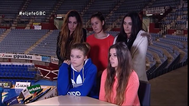 El Jefe Infiltrado T3 C10 - La jefa infiltrada, a las animadoras: “Vuestra ilusión no tiene precio