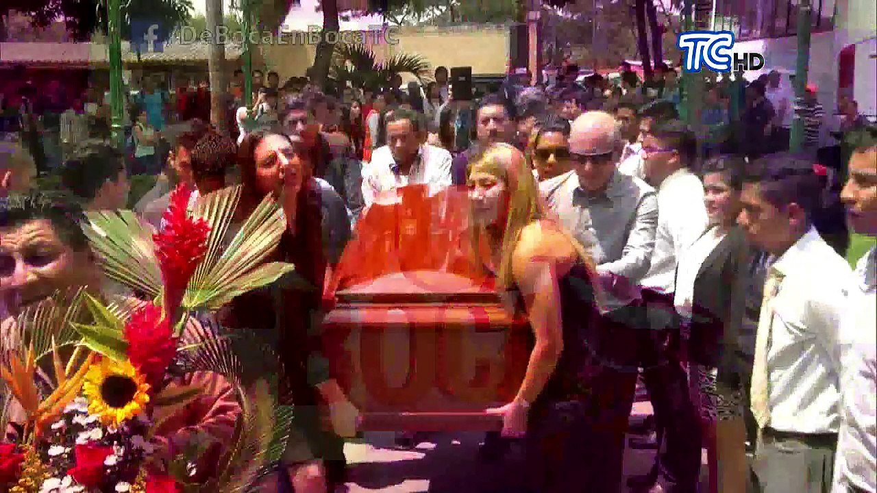 Andrea Bucaram desconsolada por la muerte de su padre