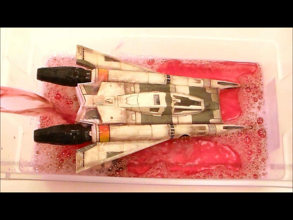 Monogram_BUCK ROGERS Starfighter_Stripping the old paint