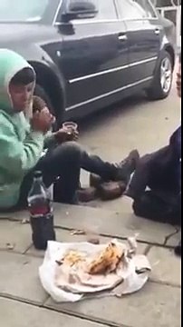 Sokak çocuğu küçük Barıştan harika türkü, dinlerken gözlerim doldu