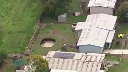 Australie: un trou géant apparaît dans leur jardin