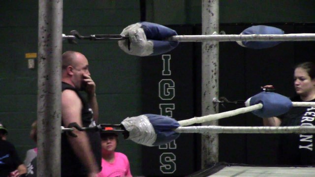 Chuck McMullen w/ Shakey McMullen vs. Dynamite Jay Andrews - Pro Wrestling EGO