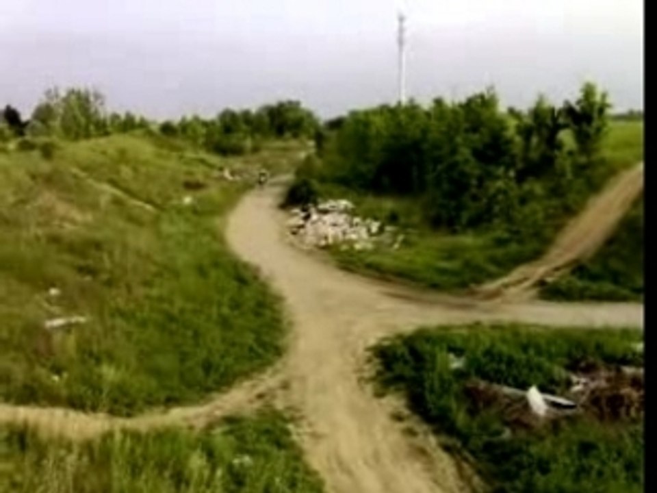 Ré qui jump avec son VIEUX kawa KS