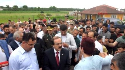 Sakarya Kendisini Valiye Şehit Eşi Olarak Tanıtan Kadına 'Dolandırıcılık' Soruşturması-arşiv