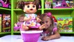 Интерактивный Унитаз для Кукол - Игрушки для детей - Играем с Куклой Poops & Peeps on Toilet Toy