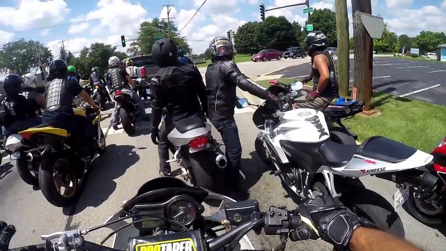 Road rage - Un SUV essaie d'écraser plusieurs motard et prend la fuite