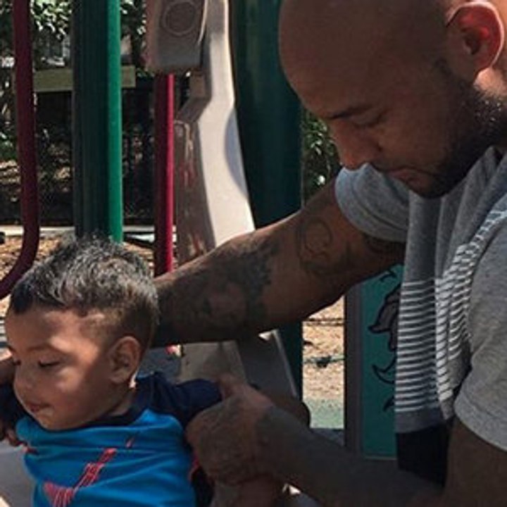 Booba apprend à son fils à dire des gros mots