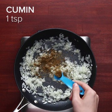 Creamy Chipotle Chicken Lettuce Cups (Under 300 Calories)