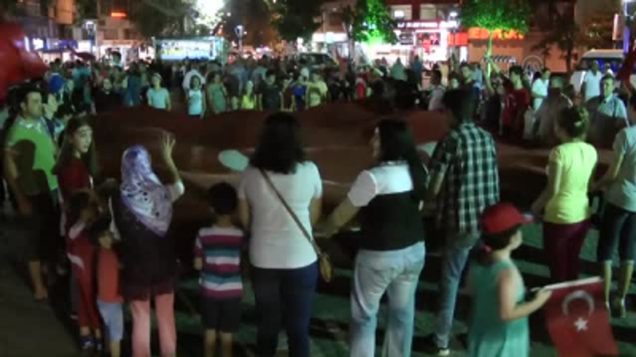 Emine ve Recep Tayyip Erdoğan "Demokrasi Nöbeti"Nde