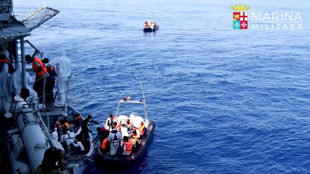 Masivo rescate de migrantes en el Mediterráneo